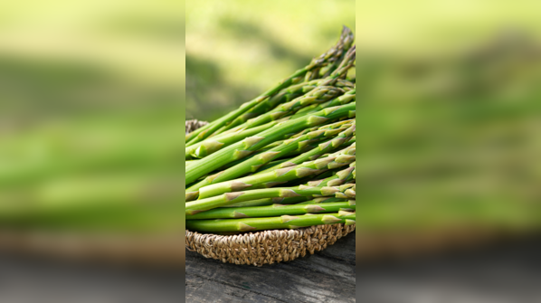 Asparagus (2.2g protein per 100g)