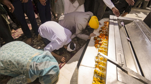 AAP leadership at Golden Temple