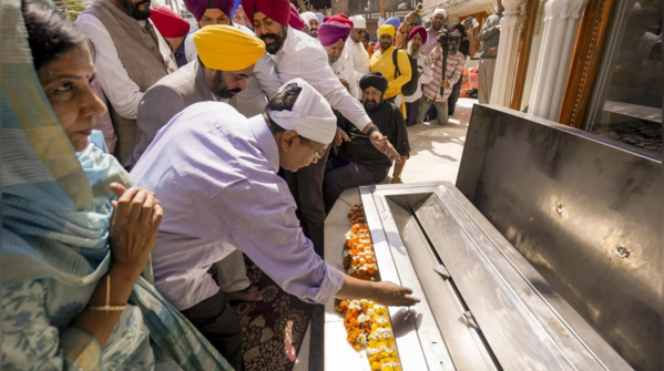Paying obeisance at Sri Harmandir Sahib