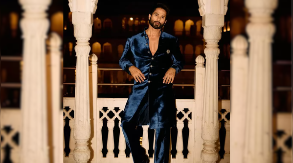 Shahid Kapoor: Sleek velvet sherwani