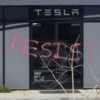 Resist graffiti, Molotov and gunfire
