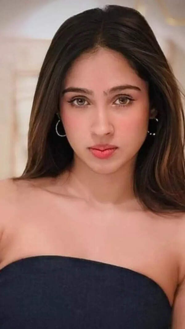 Pashmina Roshan Stills
