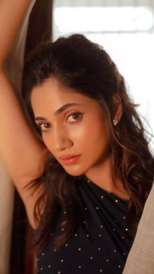 Losliya Mariyanesan Pictures