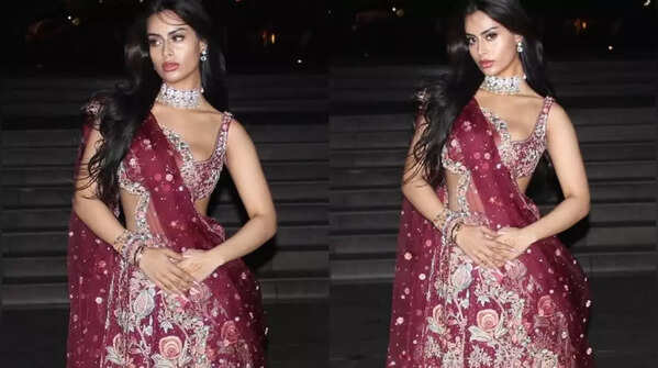 The regal maroon lehenga