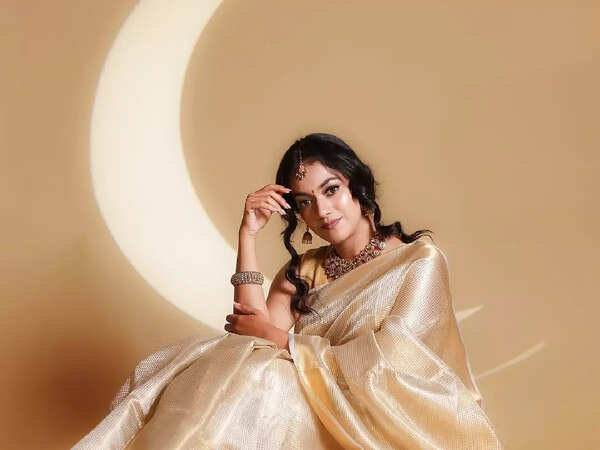 Shruthi Narayanan Photos