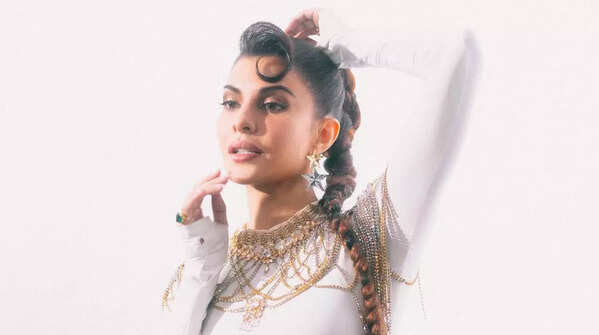 Jacqueline Fernandez – The Flexibility and Dance Expert