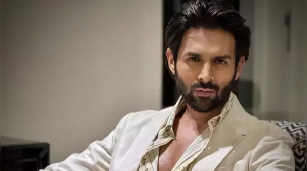 Kartik Aaryan – Dostana 2