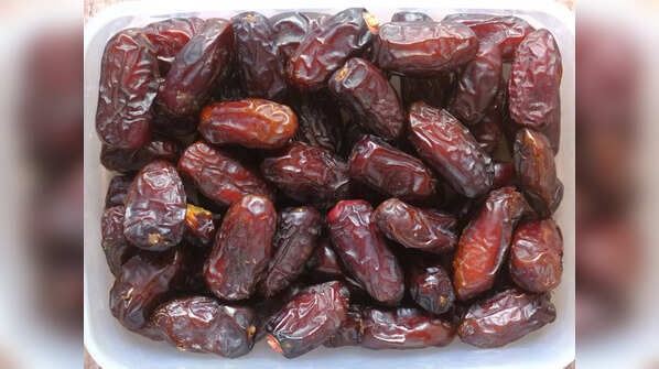 How to eat dates