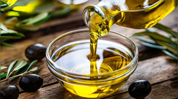 For dandruff and dry hair: Olive oil and sugar