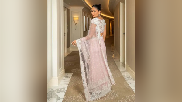 Kareena Kapoor makes pearls and sheer a wedding necessity