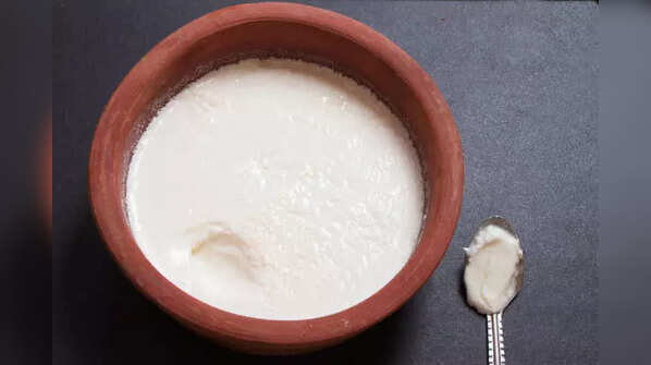 Yoghurt (Curd): The protein-rich scalp soother