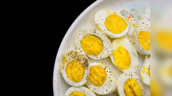 Boiled eggs and crackers