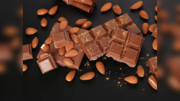 Dark chocolate almond bites