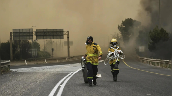 Frontline grit: Israeli firefighters battle wildfire