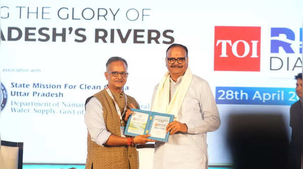 Pravin Kumar felicitating deputy CM of Uttar Pradesh, Brajesh Pathak