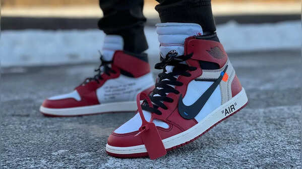 Off-White x Air Jordan 1 “Chicago”