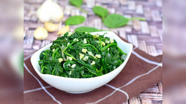 Spinach with olive oil