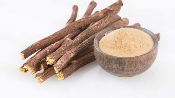 How to prepare the overnight mulethi-turmeric paste