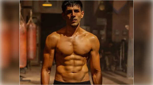 Kartik Aaryan in Chandu Champion