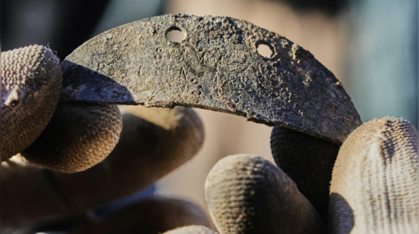 Identifying the lost: Memory without closure
