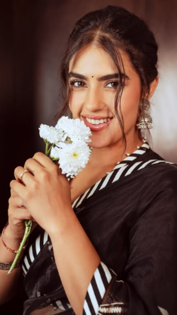 Kavya Thapar Photos