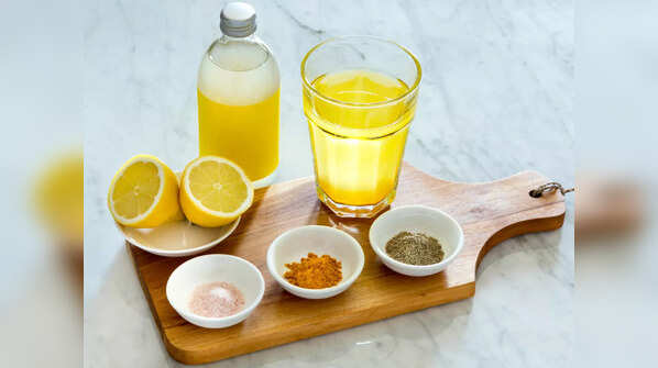 Turmeric and black pepper water
