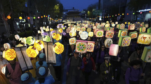 Seoul lights up for Buddha’s birthday with lotus lantern parade
