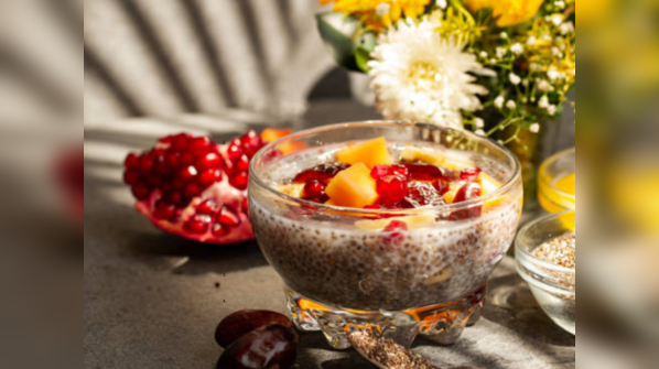 Berry yogurt chia bowl