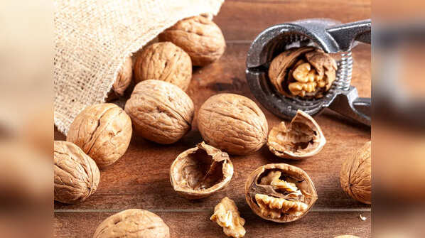 The Right Way to Consume Walnuts in Summers