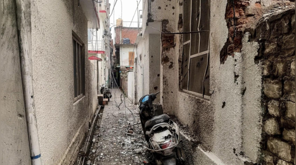 Shattered houses and vehicles