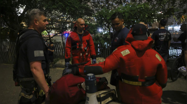 FDNY divers respond after Mexican navy ship strikes Brooklyn bridge