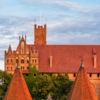 10 biggest castles and palaces in the world you can actually visit