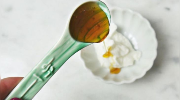 Yoghurt and honey mask
