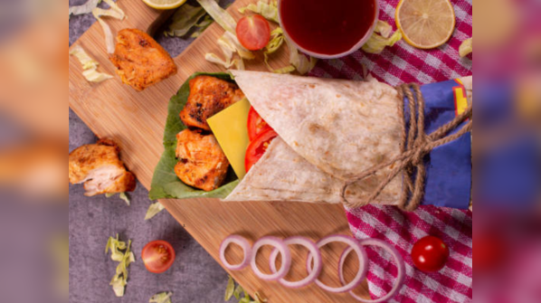 Tikka wrap + onion salad