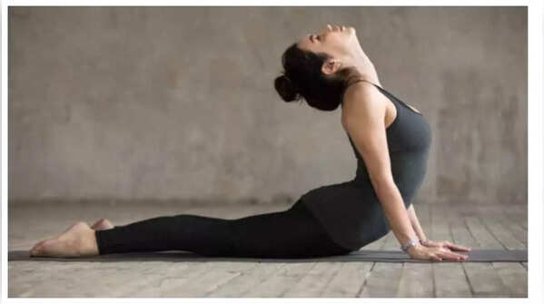 Bhujangasana (Cobra Pose) ā 4 minutes