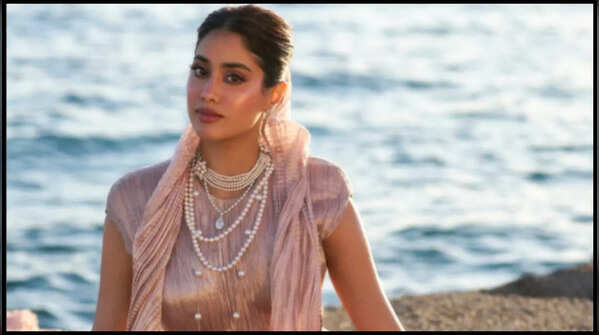 Janhvi Kapoor's debut look that resembles Sridevi