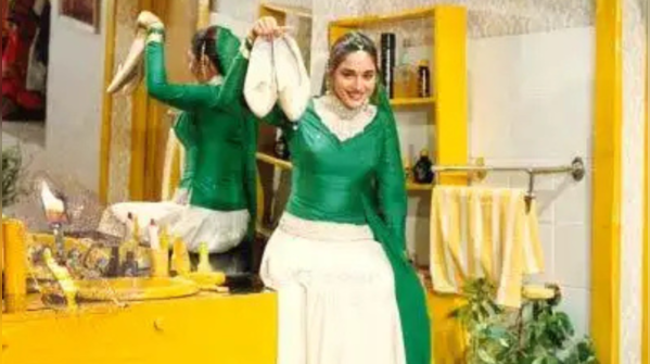 Madhuri Dixit’s Green & White Lehenga – Hum Aapke Hain Koun..! (1994)