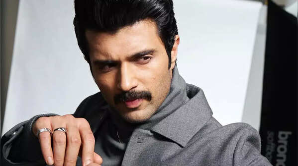 Rising mass hero