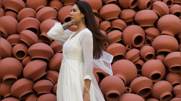 Elegant white Anarkali hints