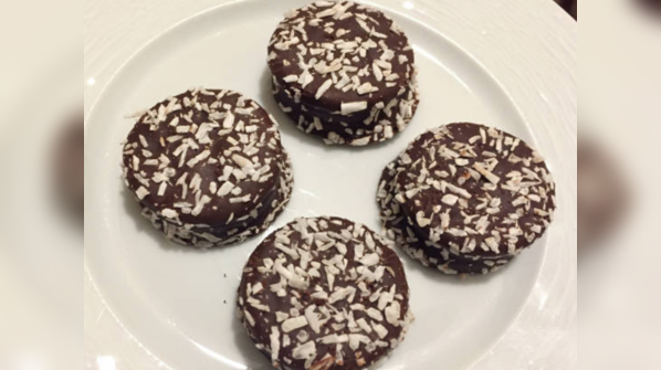 Frozen banana cocoa coins
