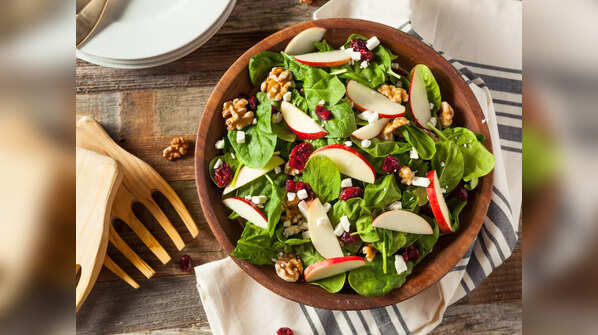 Spinach, apple and walnut salad