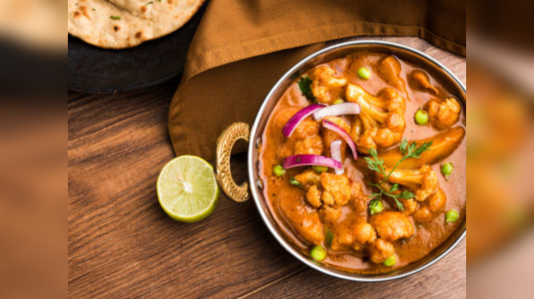 Gobi matar sabzi