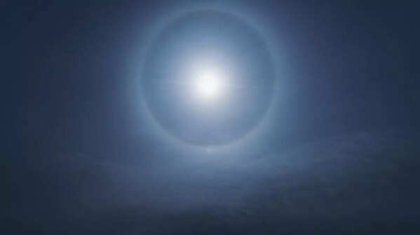 Why does it look like a rainbow ring