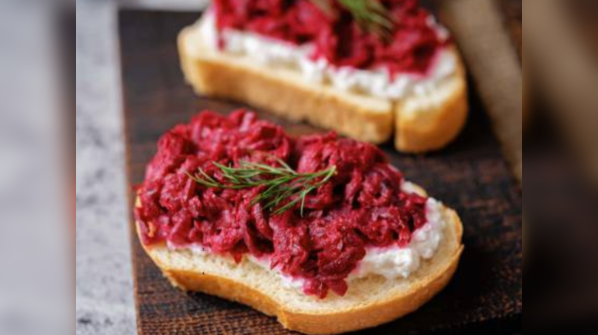 Beetroot toast spread