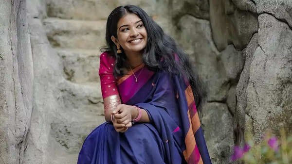 Monisha Wallpapers