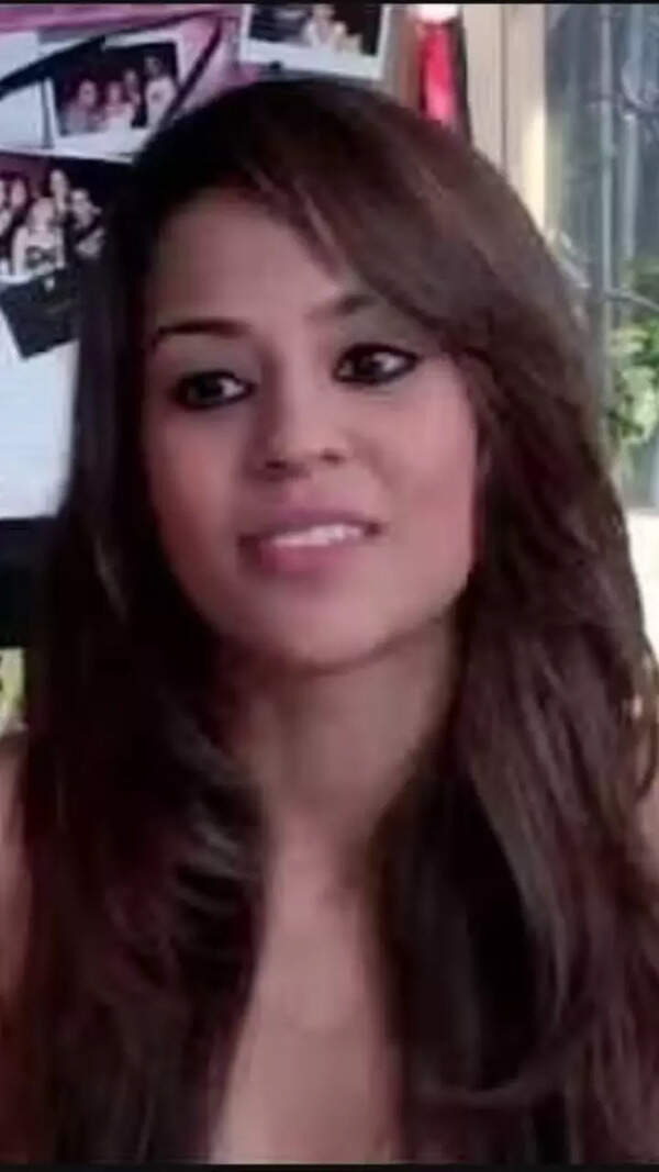 Sana Saeed Images