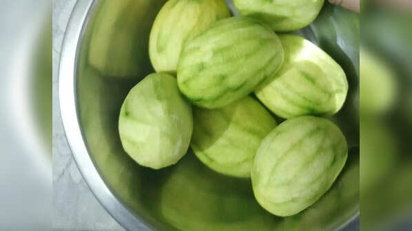 Prepare raw mango chutney