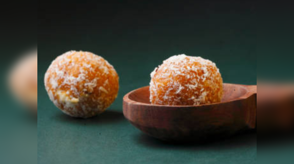 Peanut and coconut laddoos