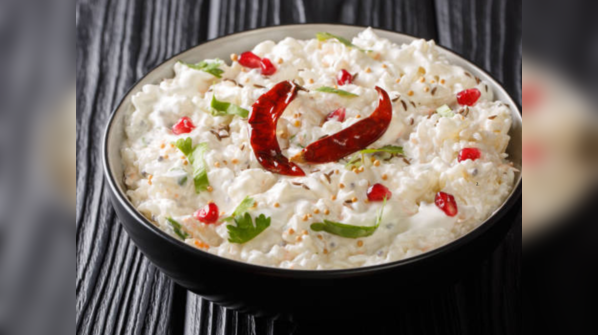 Curd rice with cucumber twist