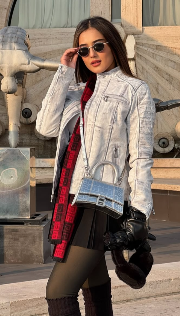 Riya Sharma Wallpapers